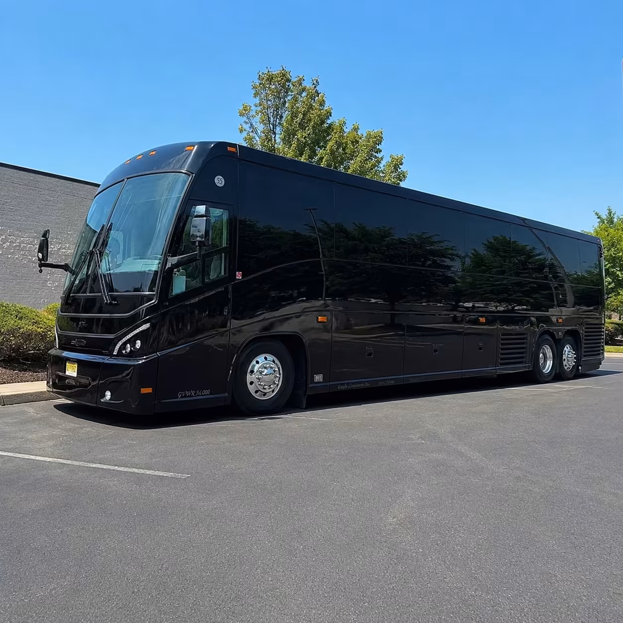 personnel shuttle buses between salinas and fort hunter liggett